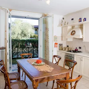 Con Giardino E Parcheggio Privato Italie