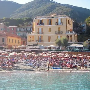 La ** Monterosso al Mare